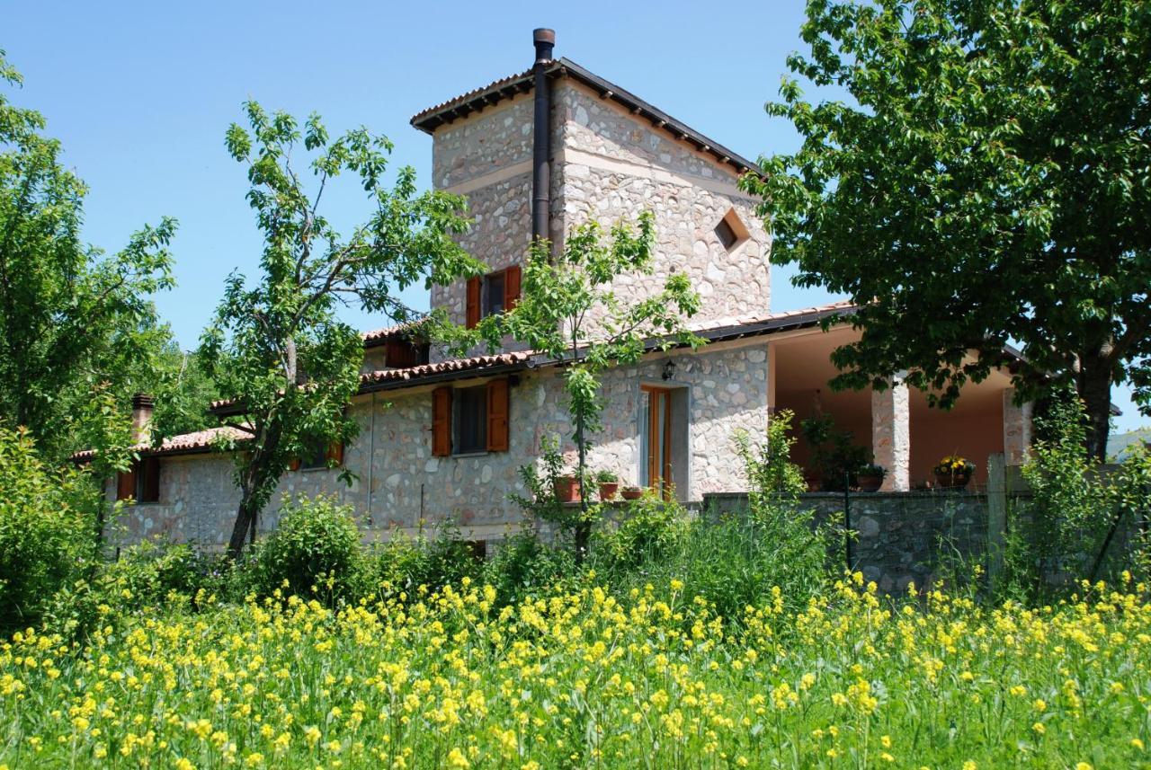 Bed and Breakfast Casale La Torretta Норча Экстерьер фото