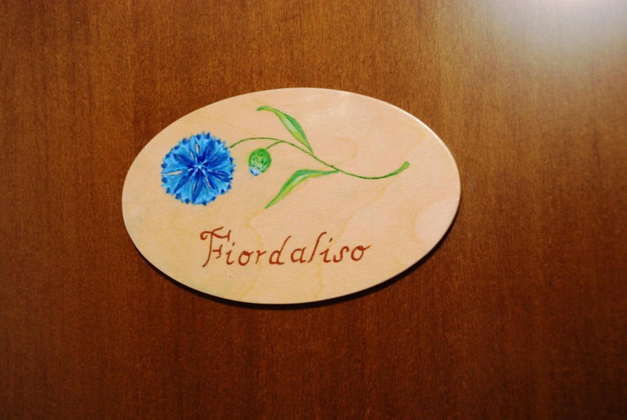 Bed and Breakfast Casale La Torretta Норча Экстерьер фото