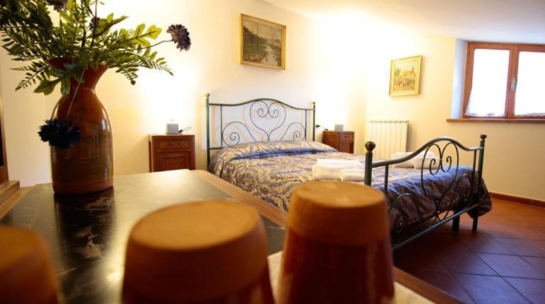 Bed and Breakfast Casale La Torretta Норча Экстерьер фото