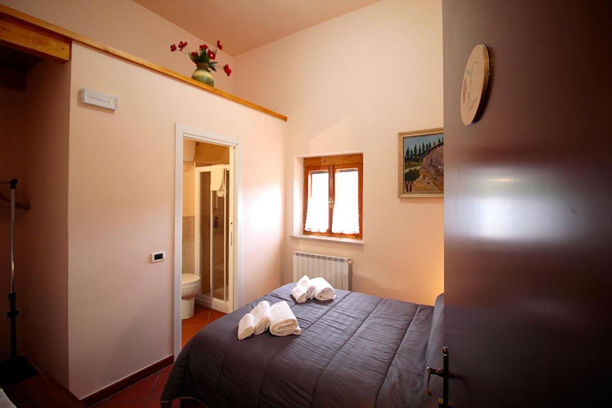 Bed and Breakfast Casale La Torretta Норча Экстерьер фото